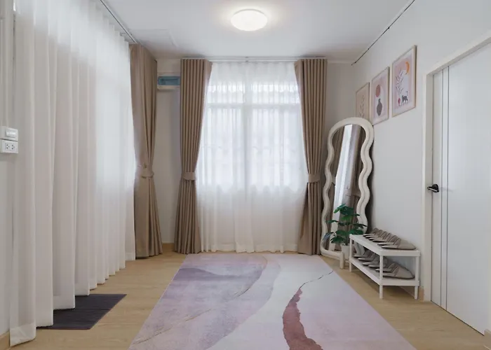 Huai Khwang Cozy Comforts Holiday home Bangkok